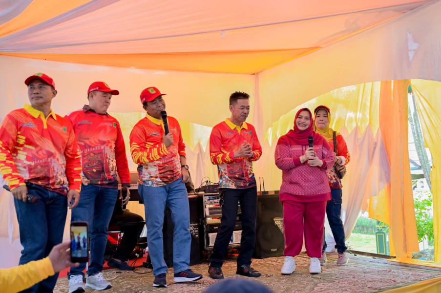 Bupati Bengkalis Hadiri Festival Bakar Tongkang di Bagansiapiapi Rohil