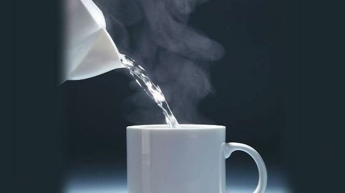 Minumlah Air Putih Hangat Setiap Pagi, Lalu Rasakan 5 Manfaat Dahsyat Ini