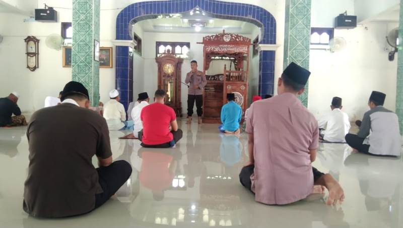 Laksanakan Jumling di Masjid Nurul Hidayah, Kapolsek Ukui Berikan Imbauan AKB dan Pilkada Damai 2020