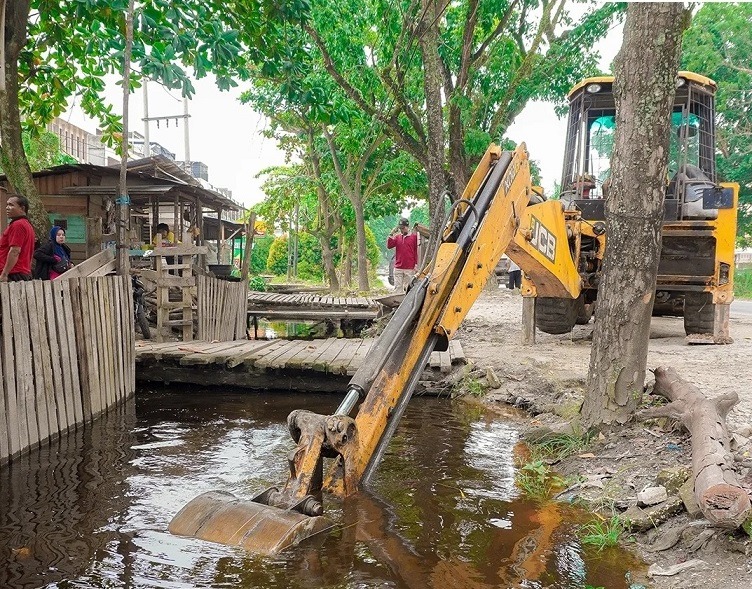 PUPR Pekanbaru Giat Normalisasi Drainase Jalan Riau untuk Cegah Banjir