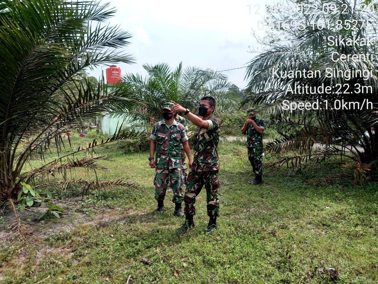 Babinsa Koramil 06/Cerenti Kodim 0302/Inhu Tetap Lakukan Patroli Karhutla Walaupun Saat Musim Penghujan