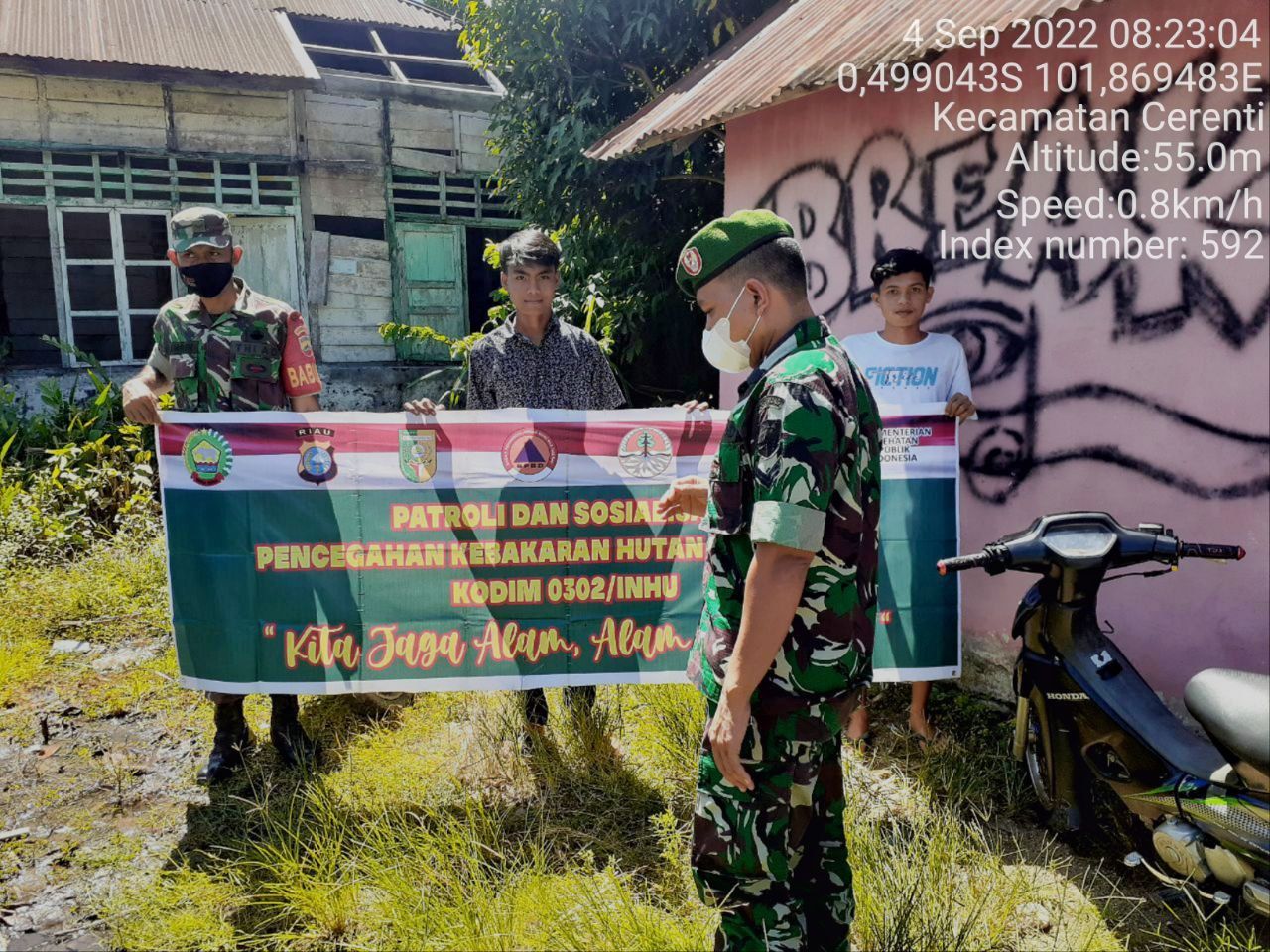 Babinsa Koramil 06/Cerenti Kodim 0302/Inhu Laksanakan Sosialisasi Karhutla Untuk Cegah Kebakaran Hutan Dan Lahan di Desa Tanjung Medan Kecamatan Cerenti