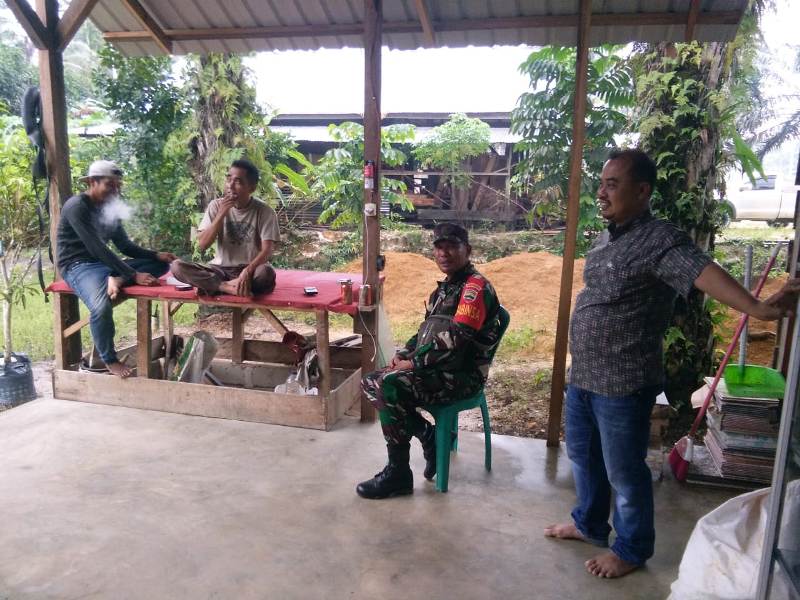 Babinsa Koramil 15/KK Rutin Laksanakan Komunikasi Sosial dengan Masyarakat