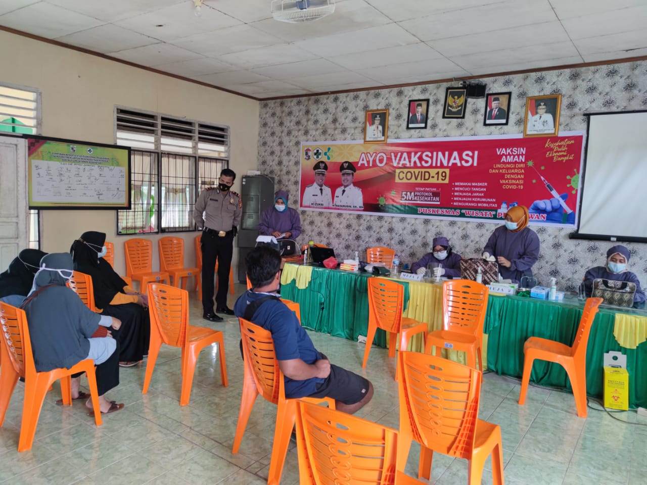 Kapolsubsektor Pelalawan Monitor Giat Vaksinasi di Wilayah Binaanya