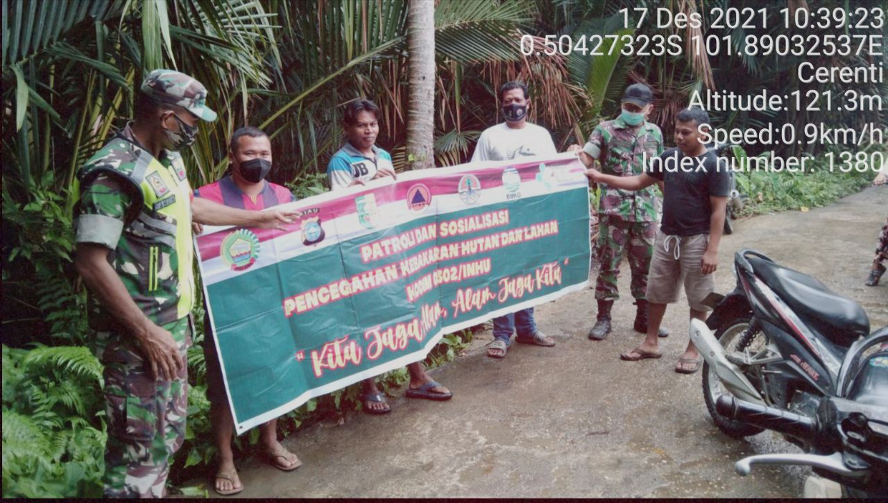 Sertu Firman Babinsa Koramil 06/Cerenti Kodim 0302/ Inhu Laksanakan Patroli Untuk Cegah Kebakaran Hutan Dan Lahan di Pulau Bayur Kecamatan Cerenti