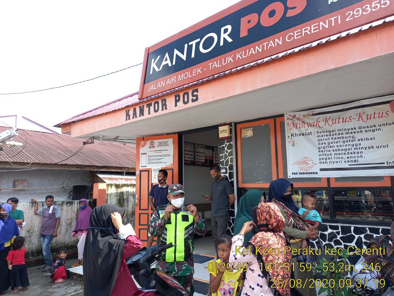 Lakukan Pengawasan BST,  Babinsa Koramil 06/Cerenti Dim 0302/Inhu Ajak Warga Patuhi Protokol Kesehatan