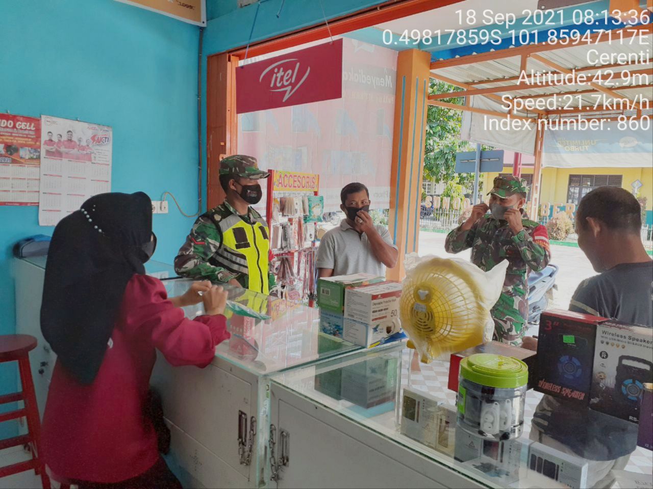 Babinsa Koramil 06/ Cerenti Kodim 0302/ Inhu Himbau Warga Masyarakat Akan Pentingnya Penegakkan Protokol Kesehatan di Desa Tanjung Medan