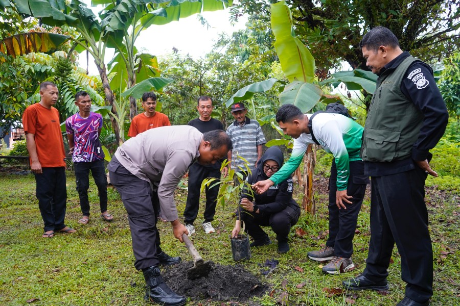 Polda Riau Sulap Permukiman Jadi Kebun Buah, Wujud Konkret Green Policing dan Ketahanan Pangan