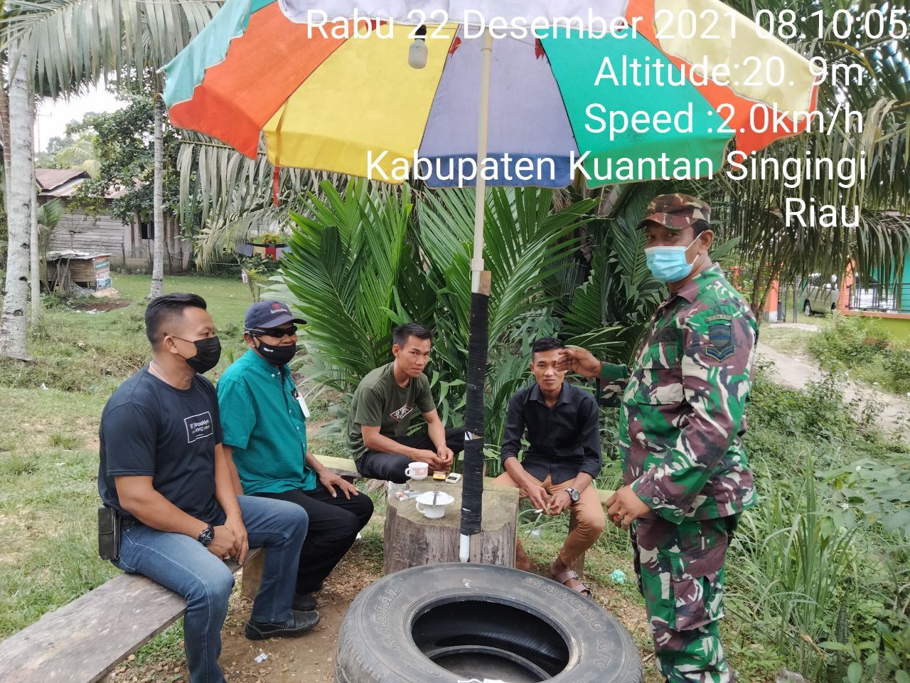 Jaga Keharmonisan Dengan Warga Binaan, Babinsa Koramil 06/Cerenti  Dim 0302 /Inhu Melaksanakan Komsos di Koto Inuman