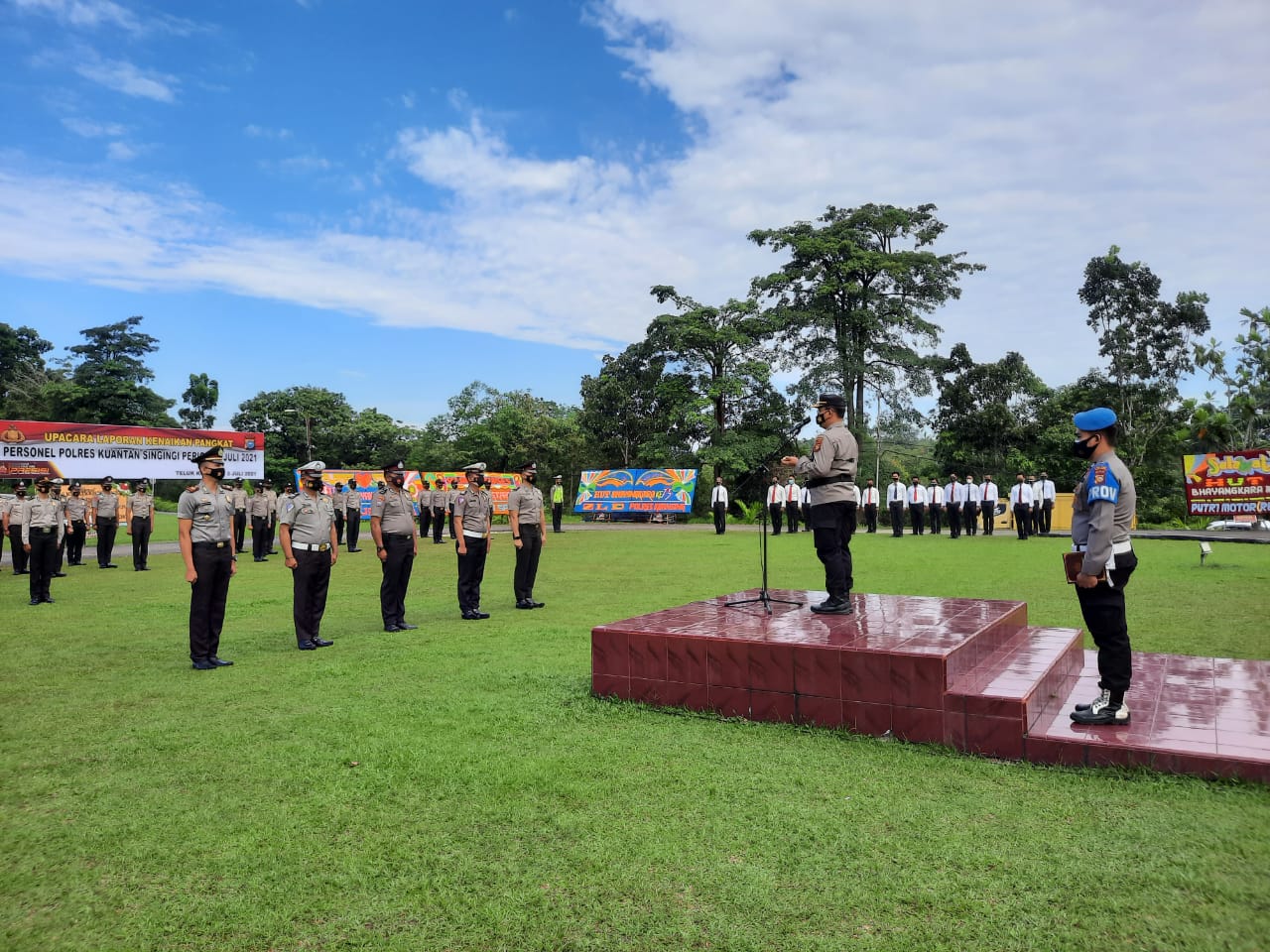 Personil Polres Kuansing Perwira Dan Bintara Hari Ini Menerima Kenaikan Pangkat Periode 1 Juli 2021