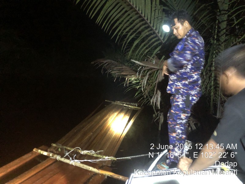 Polisi Temukan 20 Ton Kayu Ilegal di Sungai Dedap, Pelaku Kabur ke Hutan