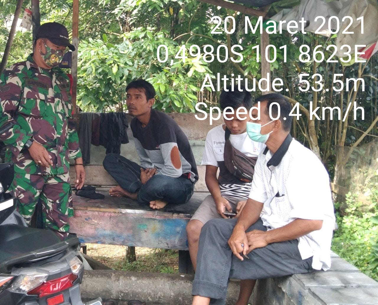 Babinsa Koramil 06/Cerenti Dim 0302/Inhu Menghimbau Kepada Warga Binaan Wajib Pakai Masker