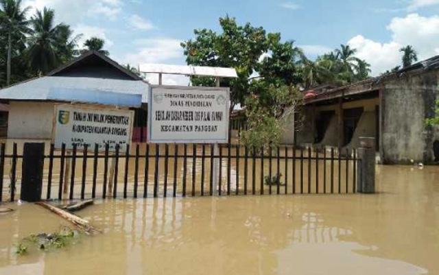 Aktivitas 49 Sekolah di Kuansing Lumpuh Akibat Banjir