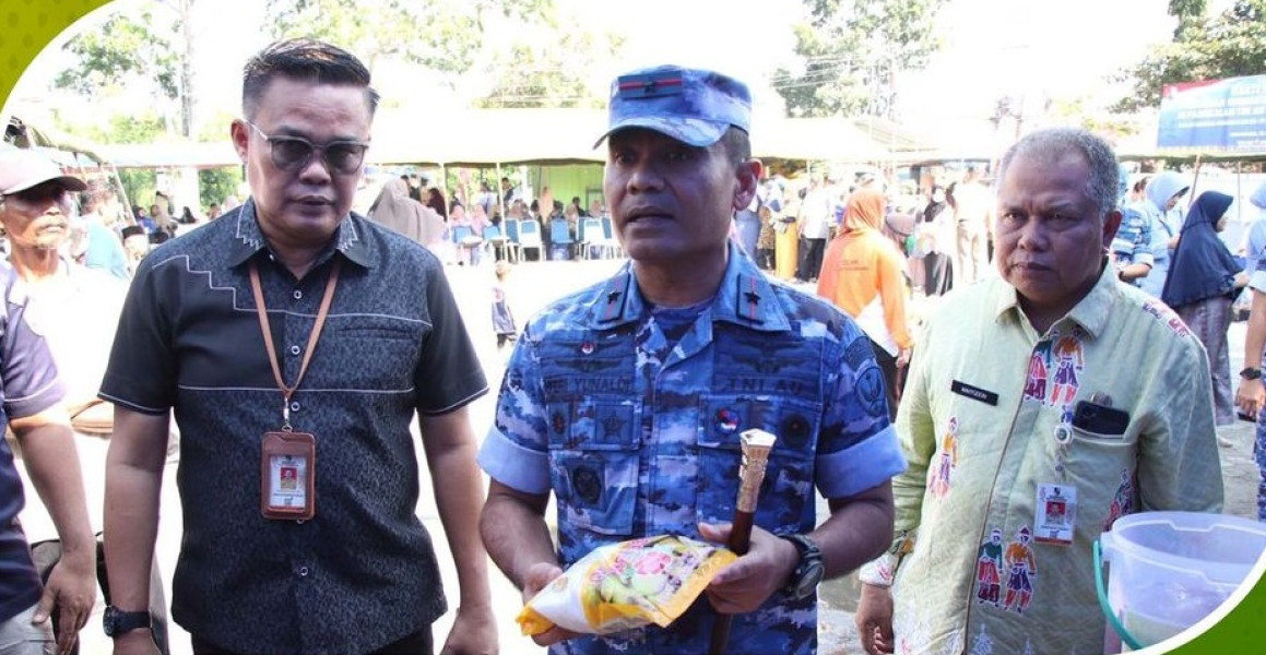 Kepala DKP Pekanbaru Hadiri Hari Bakti TNI Angkatan Udara Ke-77 dengan Menggelar Bakti Sosial dan Gerakan Pangan Murah