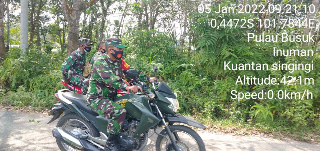 Babinsa Koramil 06/Cerenti Kodim 0302/Inhu, Lakukan Sosialisasi Dan Patroli Antisipasi Karlahut Didesa Binaan di Desa Pulau Busuk