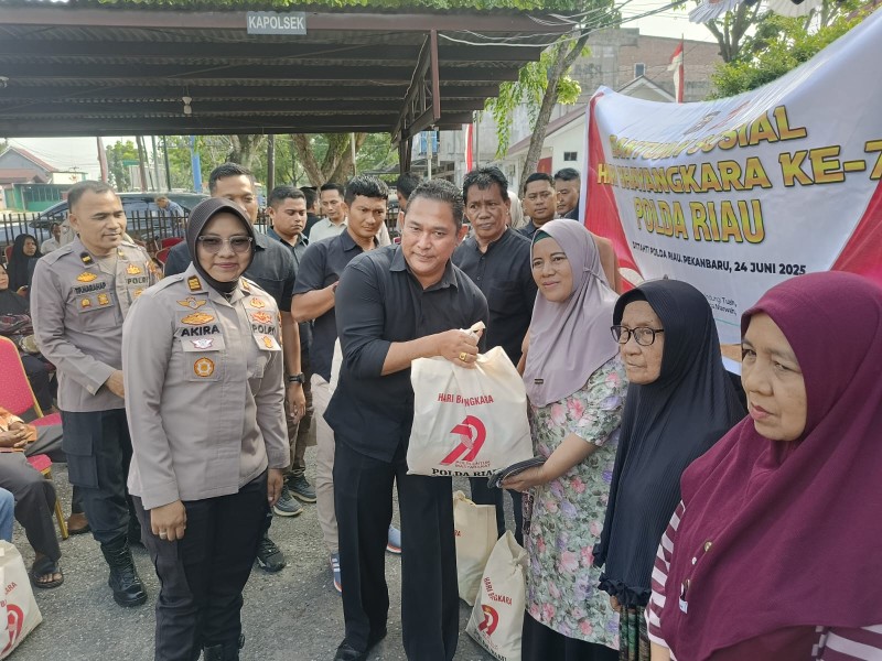 Peringati Hari Bhayangkara ke-79, Polsek Senapelan dan Polda Riau Salurkan Bantuan Sembako