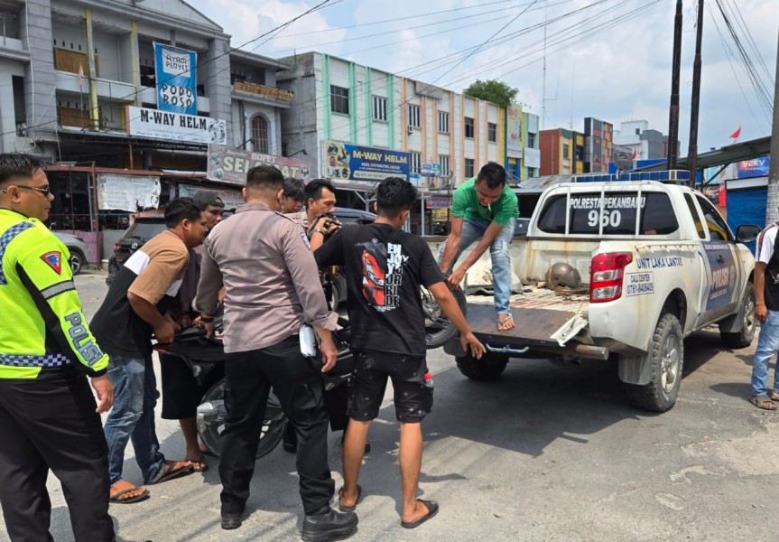 Rem Blong, Truk Hantam 2 Kendaraan di Pekanbaru, Pedagang Tewas di Tempat