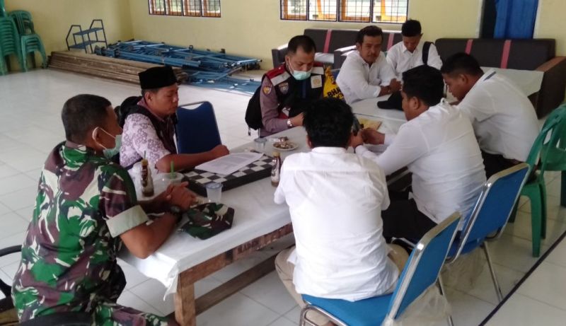 Babinsa Koramil 12/XIII Koto Kampar Ikuti Rapat Desa Bahas Pencegahan Covid-19
