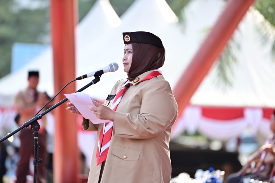 Perkuat Semangat Jajaran Gerakan Pramuka, Bupati Kasmarni Pimpin Upacara Hari Pramuka ke-65