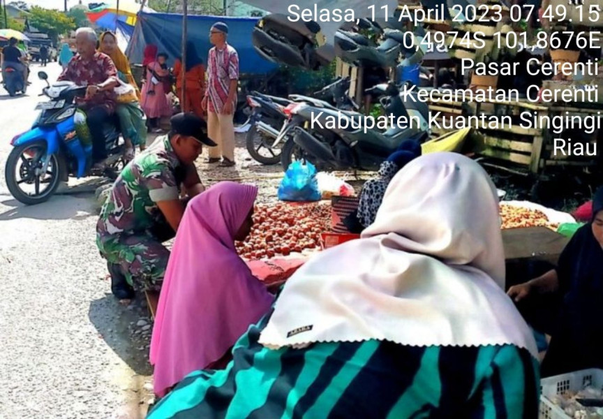 Pastikan Ketersediaan Bahan Pokok Babinsa Koramil 06/Cerenti Kodim 0302/Inhu Terus Pantau Harga Sembako Warung