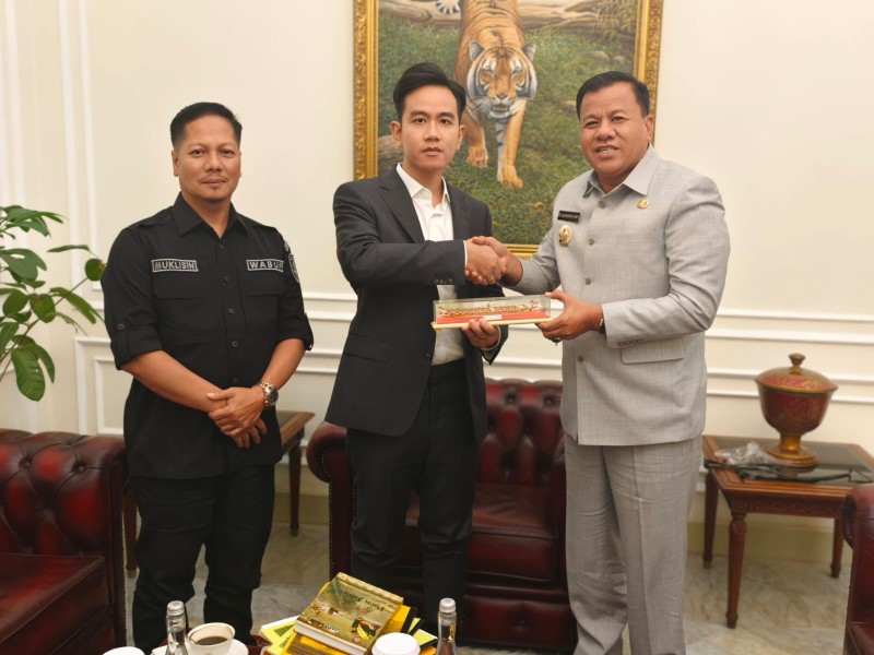 Bertemu Wapres Gibran;  Bupati dan Wabup Kompak Undang Buka Pacu Jalur Serta Sampaikan Usulan Strategis
