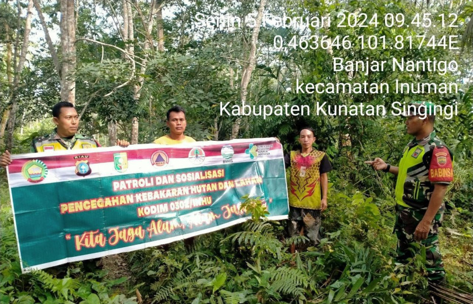 Sertu Pirman dan Praka Fardan Sinaga  Personil Koramil 06/ Cerenti Kodim 0302/Inhu Melaksanakan Patroli Dan Sosialisasi Pencegahan Kebakaran Hutan Dan Lahan