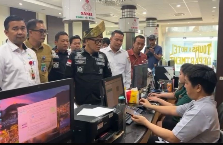 Wamenaker Sidak Perusahaan Travel di Pekanbaru, Puluhan Ijazah Mantan Karyawan Diduga Ditahan