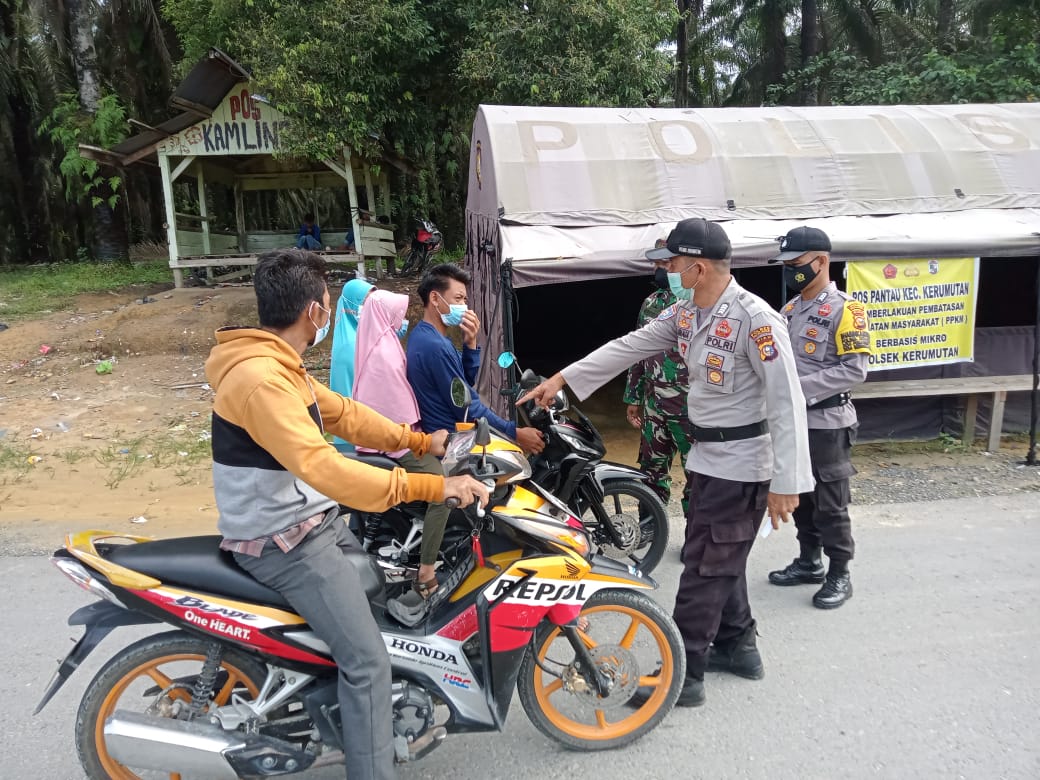 Personel Polsek Kerumutan Gelar Penertiban Prokes di Pos PPKM