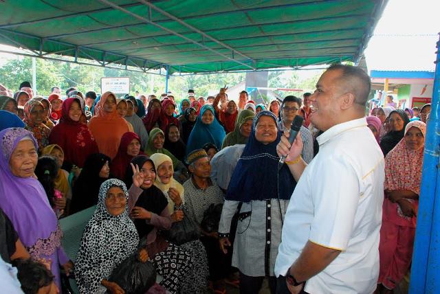 Gandeng BNI Rengat, Bupati Yopi Salurkan Ribuan Paket Sembako