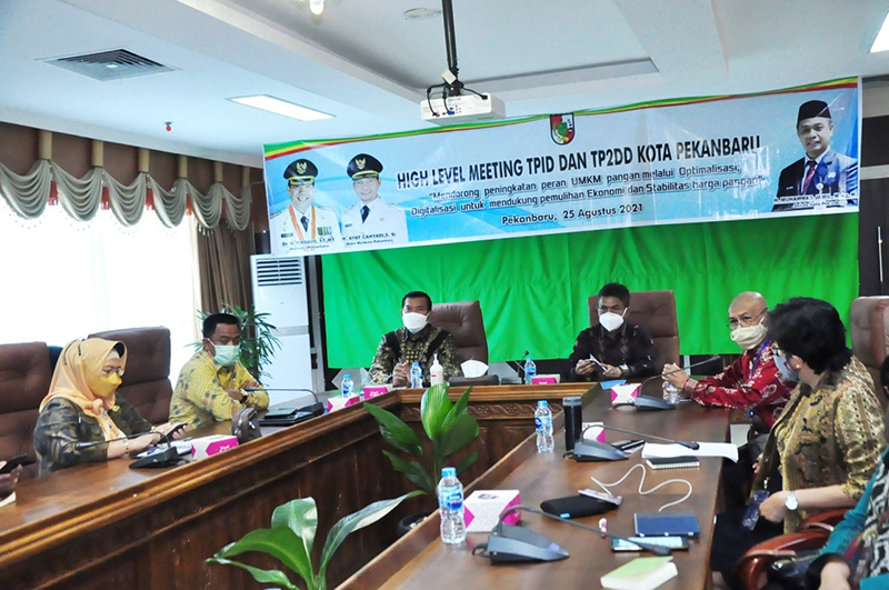 Kota Pekanbaru Raih Penghargaan TPID dan TP2DD