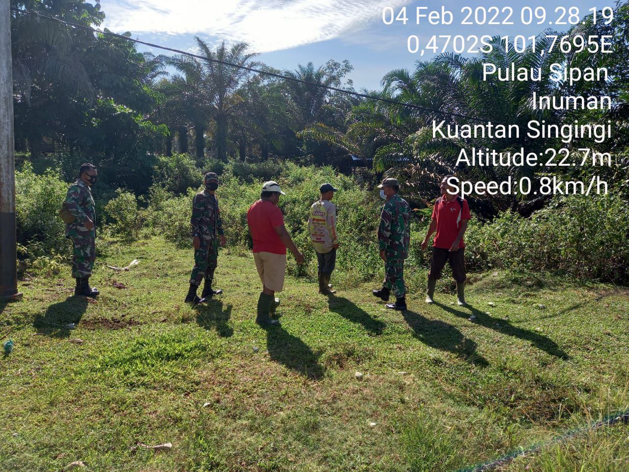 Babinsa Koramil 06/Cerenti Kodim 0302/Inhu Cegah Karlahut, Tingkatkan Patroli Dan Sosialisasi Pencegahan Kepada Warga di Wilayah Teritorialnya