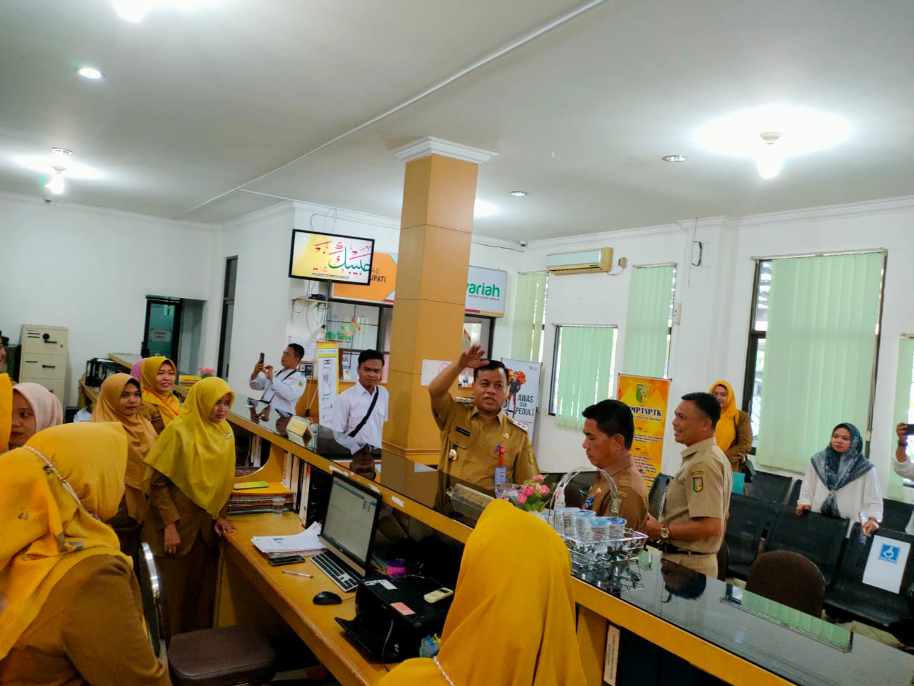 Sidak Ke DPMPTSP Naker, Suhardiman Minta Pegawai Tingkatkan Pelayanan