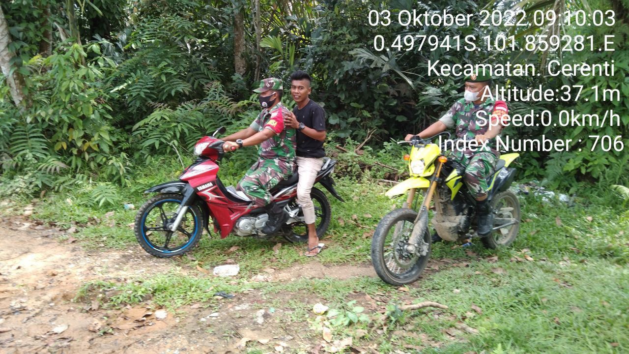 Babinsa Koramil 06/Cerenti Kodim 0302/Inhu Laksanakan Patroli Untuk Cegah Kebakaran Hutan Dan Lahan di Desa Pulau Bayur Kecamatan Cerenti
