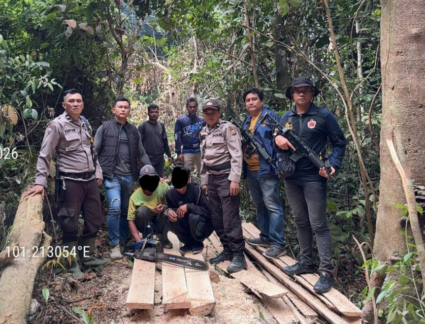 Polsek Singingi Hilir Ungkap Illegal Logging di Suaka Margasatwa, Dua Pelaku Ditangkap