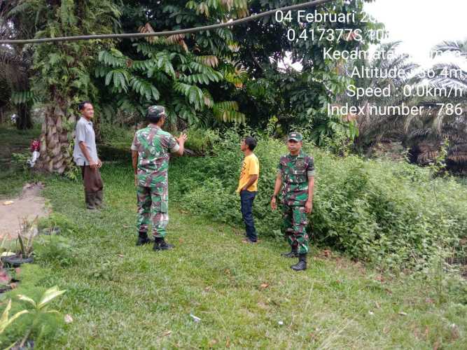 Babinsa Koramil 06/Cerenti Kodim 0302/Inhu, di Desa Kampung Baru Koto Laksanakan PATROLI Untuk Cegah Kebakaran Hutan Dan Lahan