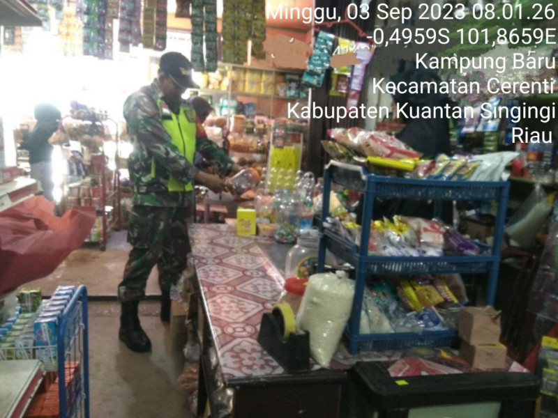 Di Desa Kampung Baru Kecamatan Cerenti, Babinsa Koramil 06/Cerenti Kodim 0302/Inhu Pantau Perkembangan Harga Kebutuhan Pokok