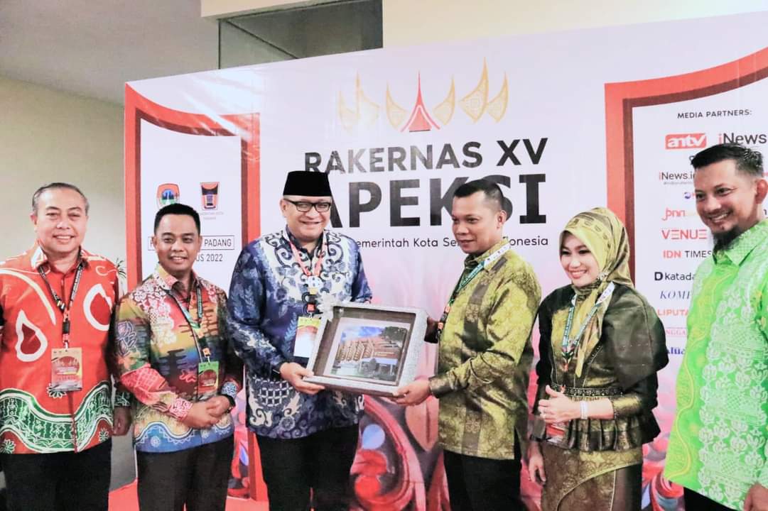 Pj Wako Hadiri Welcome Dinner Rakernas APEKSI XV di Kota Padang