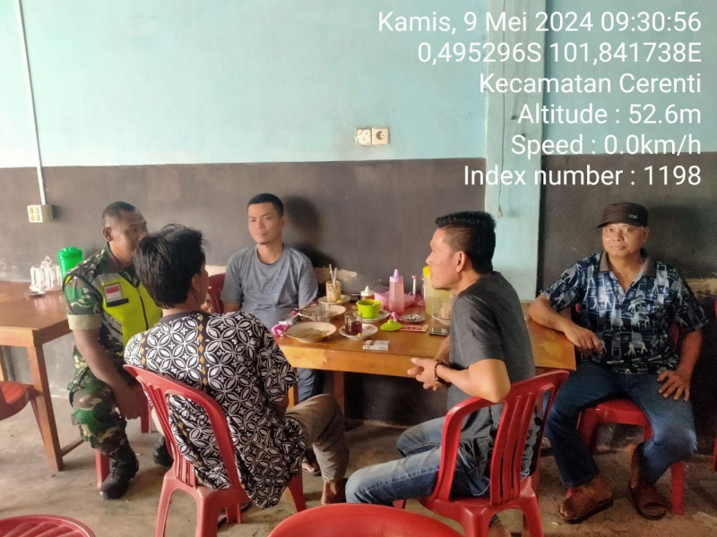 Mewujudkan Keakraban Dan Silaturahmi Babinsa Koramil 06/Cerenti Kodim 0302/Inhu Berkomunikasi Dengan Warga Binaan