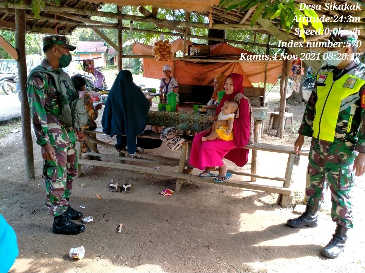 Serda Abdul Wahab Anggota Koramil 06 /Cerenti Kodim 0302/Inhu Himbau Warga Masyarakat Untuk Patuhi Protokol Kesehatan (Prokes) Covid-19