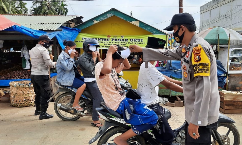 Polsek Ukui Terus Laksanakan Operasi Yustisi di Pos Pantau PPKM