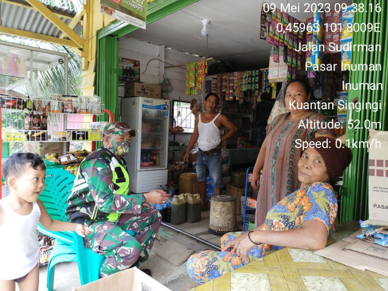 Babinsa Koramil 06/Cerenti Kodim 0302/Inhu,Sertu Heriyus Saputera Pantau Perkembangan Harga Kebutuhan Pokok Di Wilayah Kecamatan Inuman