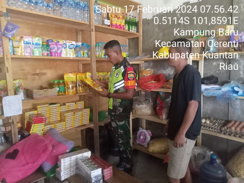 Babinsa Koramil 06/Cerenti Kodim 0302/Inhu Pratu Reki Gunawan Selalu Pantau Perkembangan Harga 