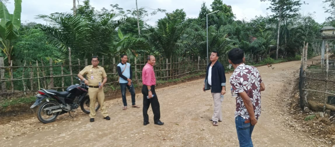 Pastikan Akses Jalan Masyarakat Lancar, Plt Bupati Suhardiman Amby Tinjau Jalan Rawang Oguang - Petai