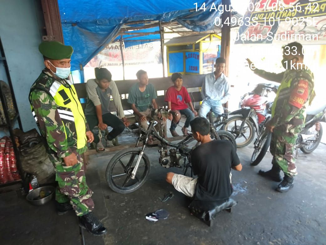 Babinsa Koramil 06/Cerenti Dim 0302/Inhu, Serka M.Amin Sosialisasi Dan Edukasi Pencegahan Covid-19 di Kecamatan Cerenti