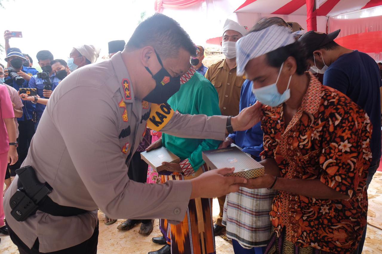 Vaksin Kemerdekaan Polda Riau Jangkau Masyarakat Pedalaman Suku Talang Mamak Inhu