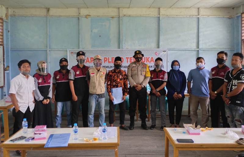 Bhabinkamtibmas Desa Kuala Panduk dan Desa Petodaan Hadiri Rapat Pleno di Kecamatan Teluk Meranti