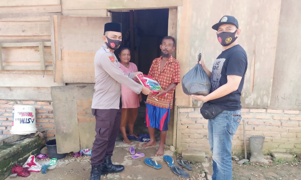 Bhakti Sosial Operasi Lilin Lancang Kuning 2020, Polsek Pangkalan Lesung Bagi Sembako