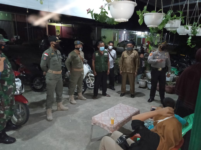 Cegah Covid-19, Polsek Kerumutan Bersama Upika dan Tim Gugus Tugas Berlakukan Jam Malam