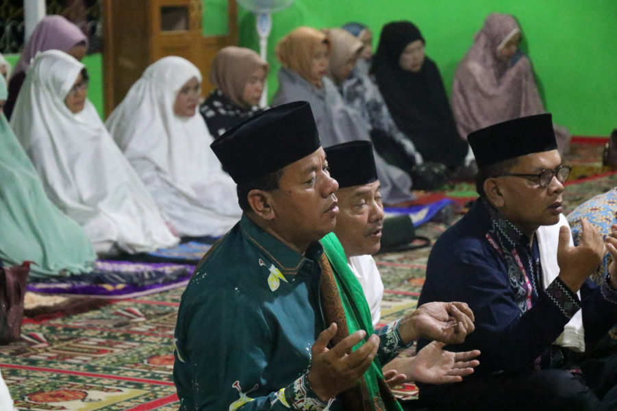 Hadiri Halal bi Halal Di Hulu Kuantan, Giliran Penyadap Karet Dapat Hadiah Umroh Dari Suhardiman