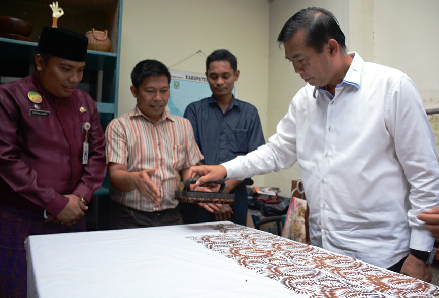 Walikota Kunjungi Galeri d'Kreasi Batik Pekanbaru